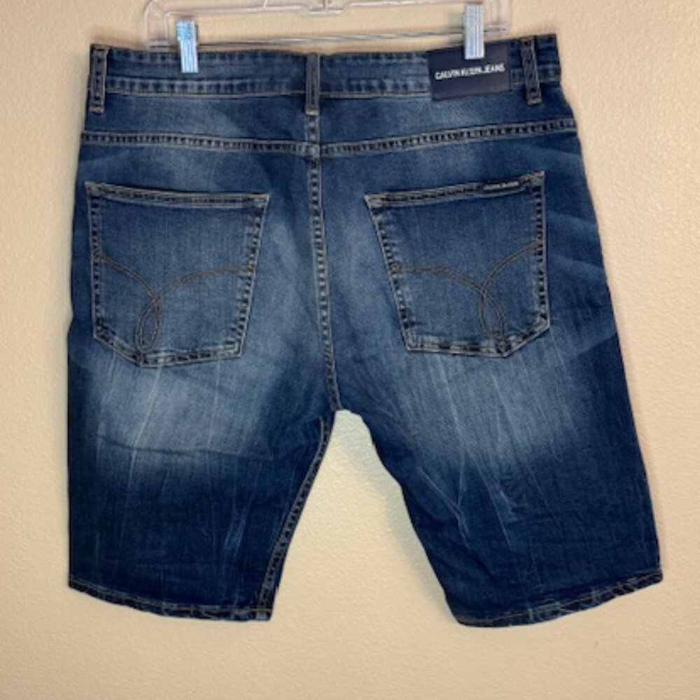 Calvin Klein Mens Jean Shorts Size 34 dark wash EUC - Picture 2 of 4